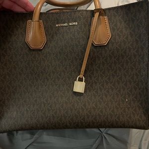 Brown Michael Kors purse only used a couple of times. Looks new